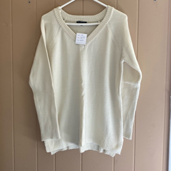 Cream colored ladies pull over sweater. Size medium - Picture 1 of 6